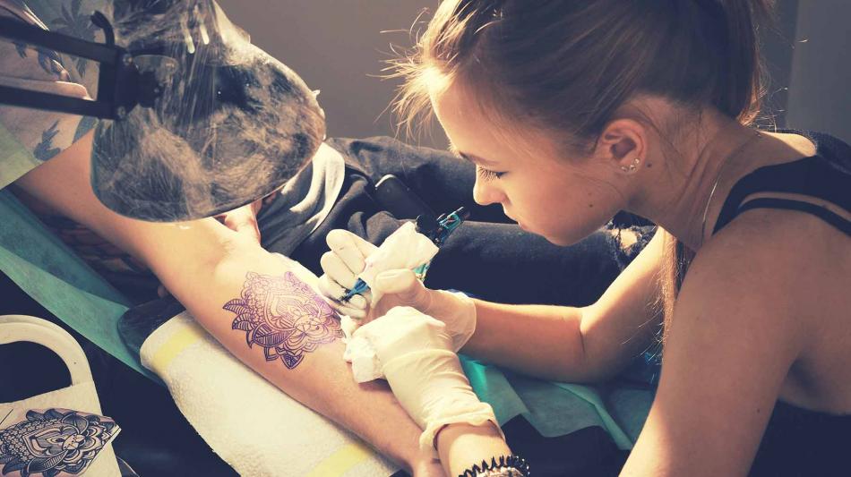 Переводная временная татуировка Города Чемпионата: Волгоград - неоновая тату